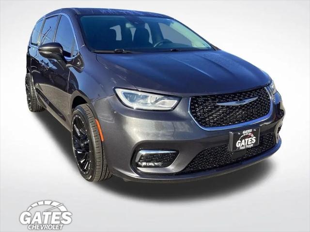 2023 Chrysler Pacifica Hybrid Touring L for sale in South Bend, IN