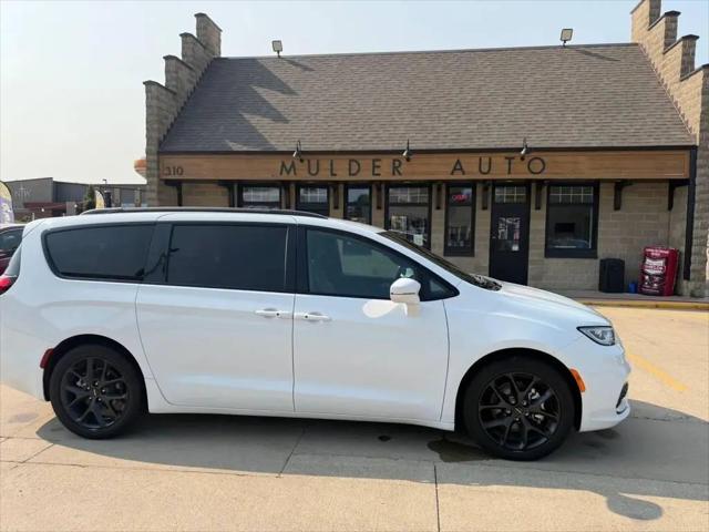 2022 Chrysler Pacifica Touring L for sale in Orange City, IA