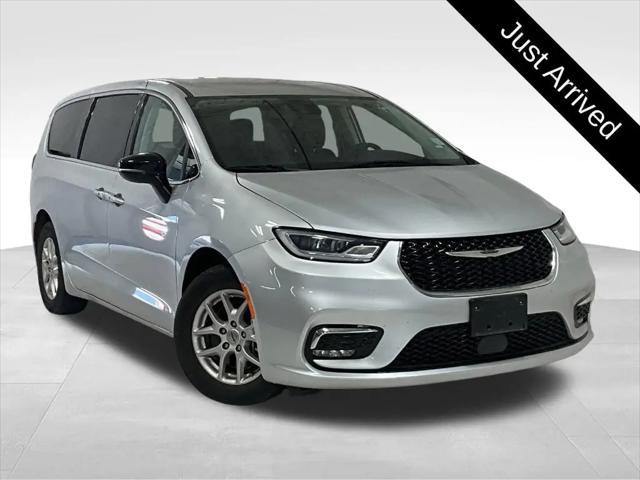 2024 Chrysler Pacifica Touring L for sale in Granger, IA