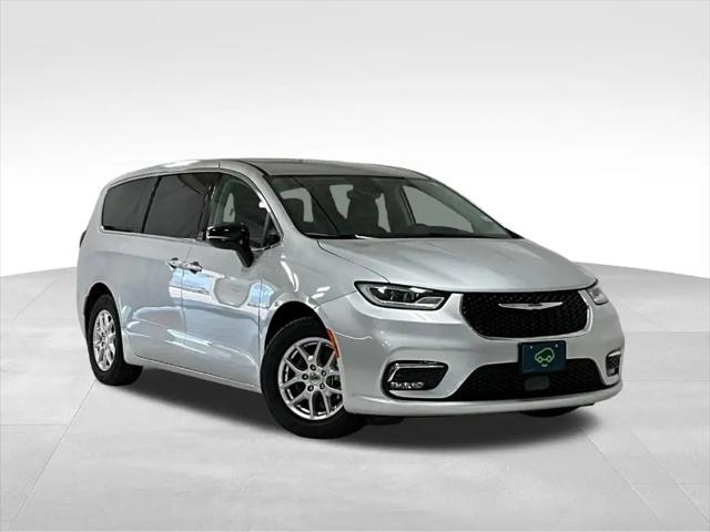 2024 Chrysler Pacifica Touring L for sale in Granger, IA