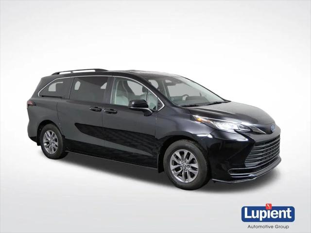 2022 Toyota Sienna LE for sale in Golden Valley, MN