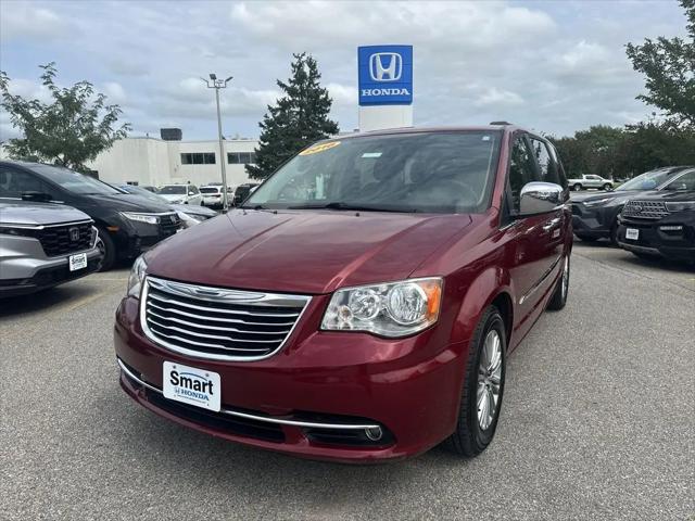 2016 Chrysler Town & Country Touring-L for sale in Clive, IA