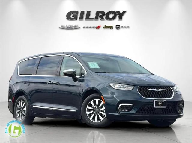 2023 Chrysler Pacifica Hybrid Limited for sale in Gilroy, CA