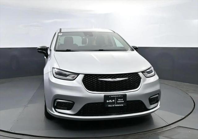 2024 Chrysler Pacifica Touring L for sale in Valencia, CA