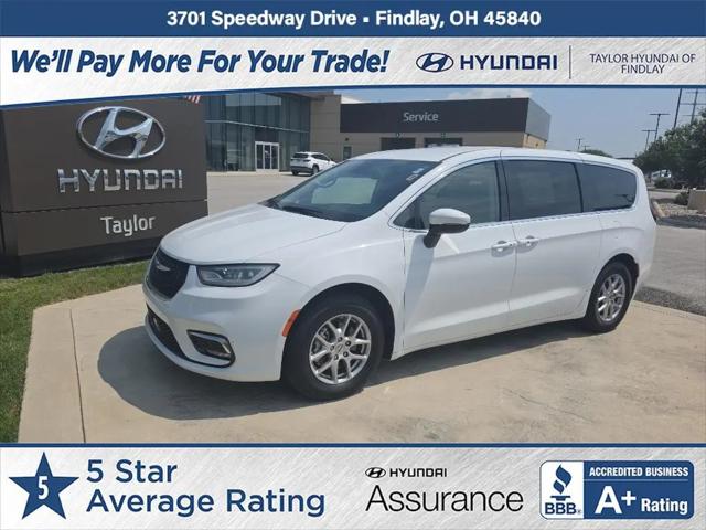 2023 Chrysler Pacifica Touring L for sale in Findlay, OH