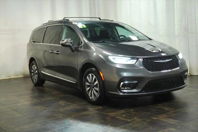 2021 Chrysler Pacifica Hybrid Limited for sale in Youngstown, OH