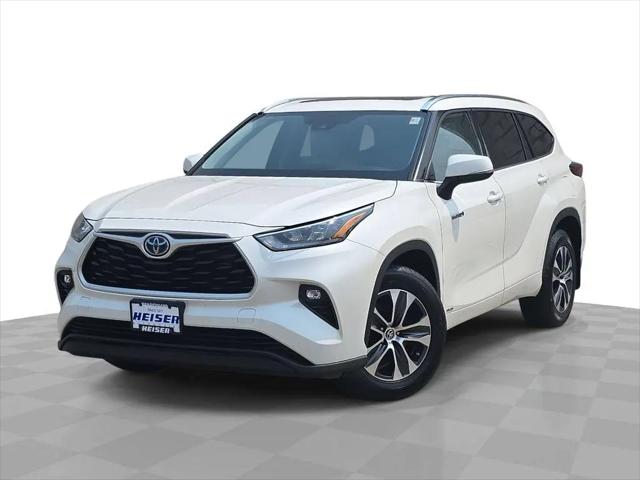 2021 Toyota Highlander Hybrid XLE for sale in Milwaukee, WI