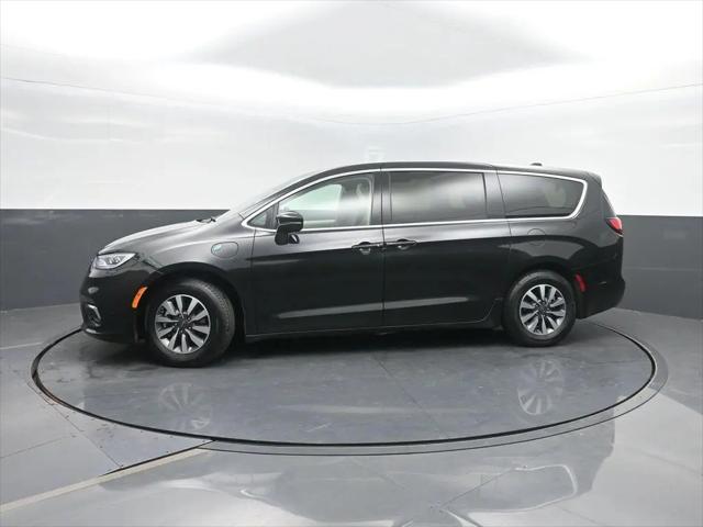 2022 Chrysler Pacifica Hybrid Touring L for sale in Charles City, IA