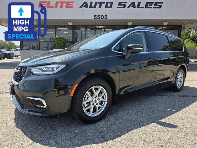 2022 Chrysler Pacifica Touring L for sale in Wichita, KS