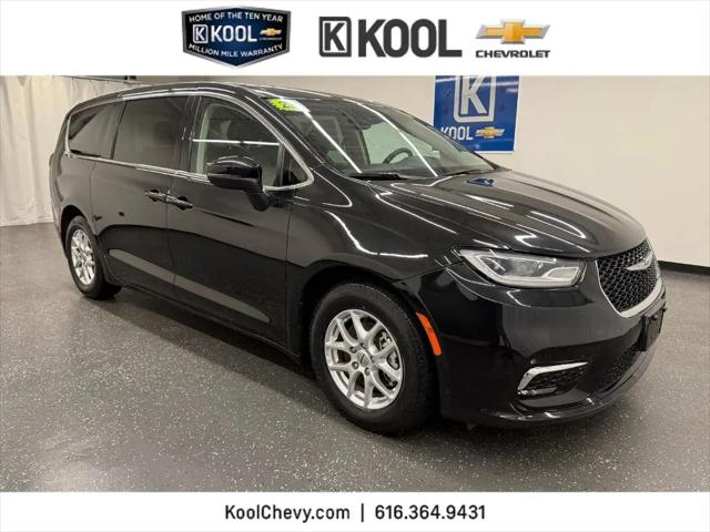2023 Chrysler Pacifica Touring L for sale in Grand Rapids, MI
