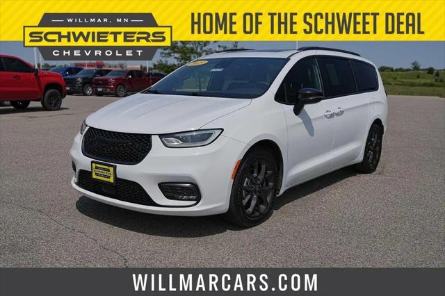 2025 Chrysler Pacifica Limited for sale in Willmar, MN