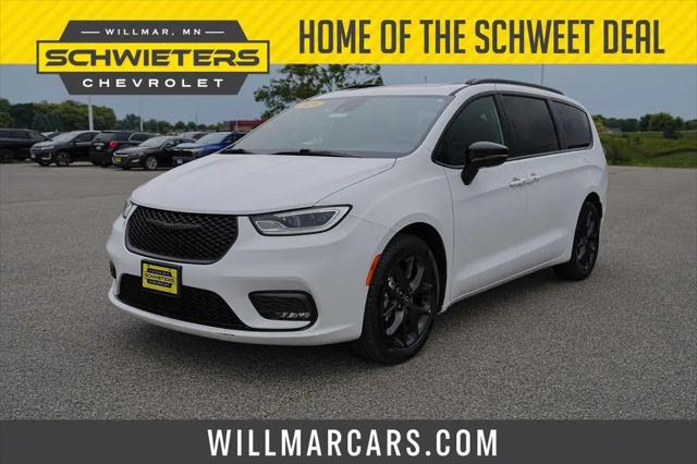 2025 Chrysler Pacifica Limited for sale in Willmar, MN