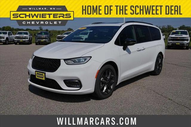 2025 Chrysler Pacifica Limited for sale in Willmar, MN
