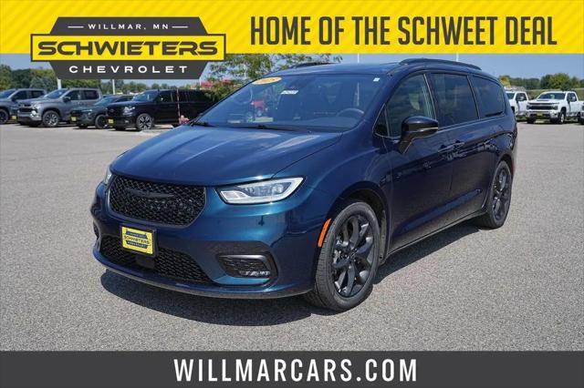 2025 Chrysler Pacifica Limited for sale in Willmar, MN