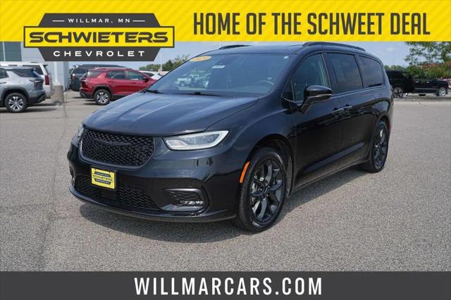 2025 Chrysler Pacifica Limited for sale in Willmar, MN