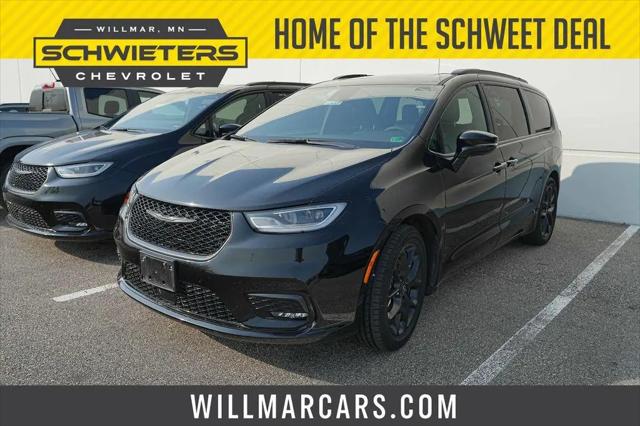 2025 Chrysler Pacifica Limited for sale in Willmar, MN