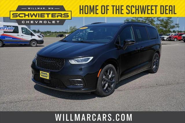 2025 Chrysler Pacifica Limited for sale in Willmar, MN