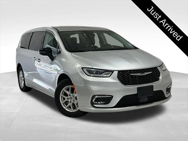 2024 Chrysler Pacifica Touring L for sale in Des Moines, IA