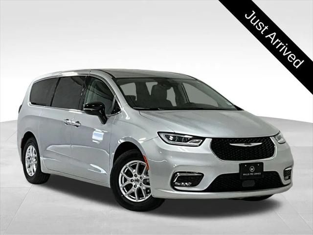 2024 Chrysler Pacifica Touring L for sale in Des Moines, IA
