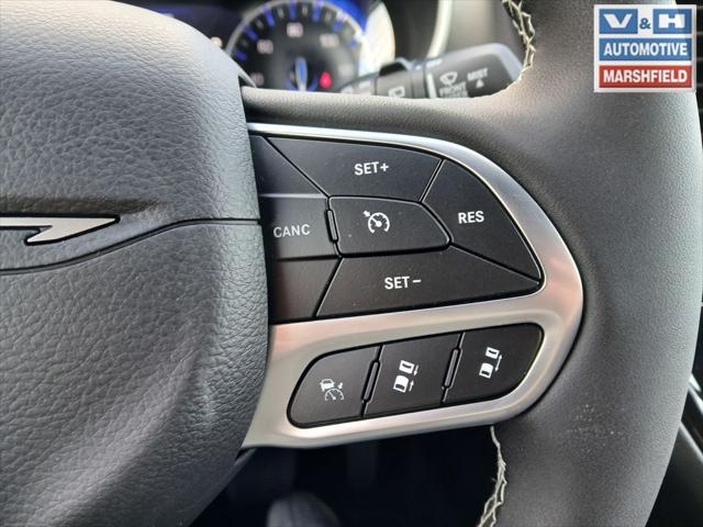 2027 Chrysler Pacifica Select