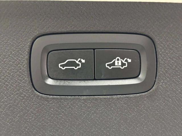 2021 Volvo XC90 T6 Momentum 7 Passenger