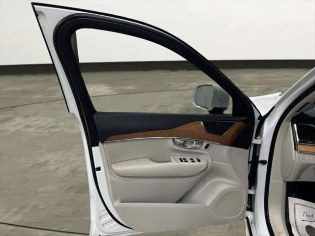 2021 Volvo XC90 T6 Momentum 7 Passenger