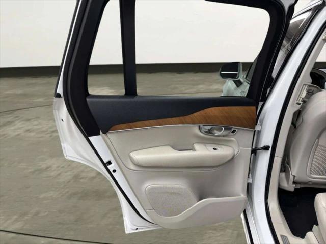 2021 Volvo XC90 T6 Momentum 7 Passenger