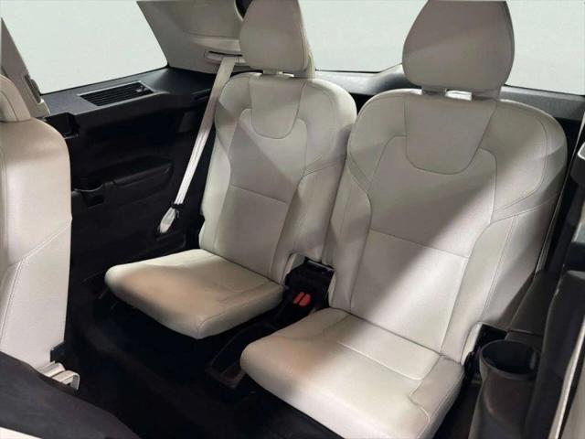 2021 Volvo XC90 T6 Momentum 7 Passenger