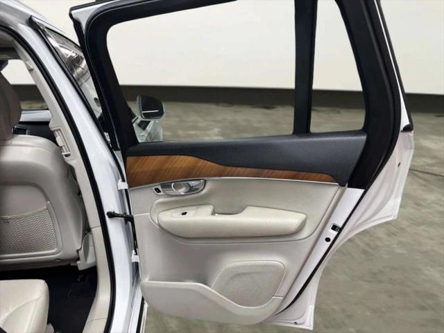 2021 Volvo XC90 T6 Momentum 7 Passenger