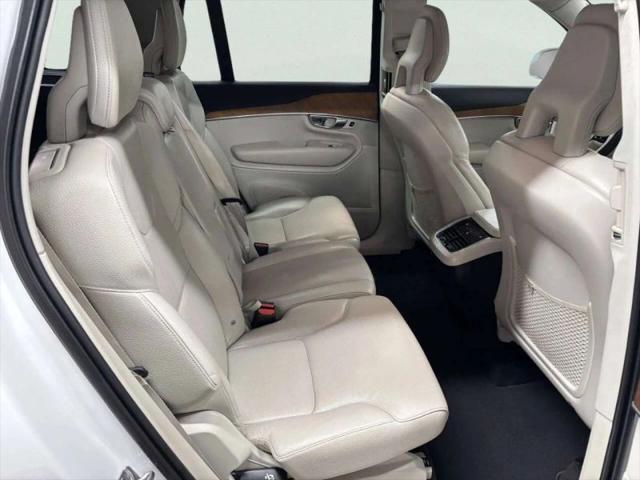 2021 Volvo XC90 T6 Momentum 7 Passenger