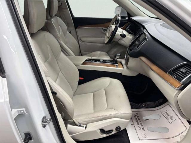 2021 Volvo XC90 T6 Momentum 7 Passenger
