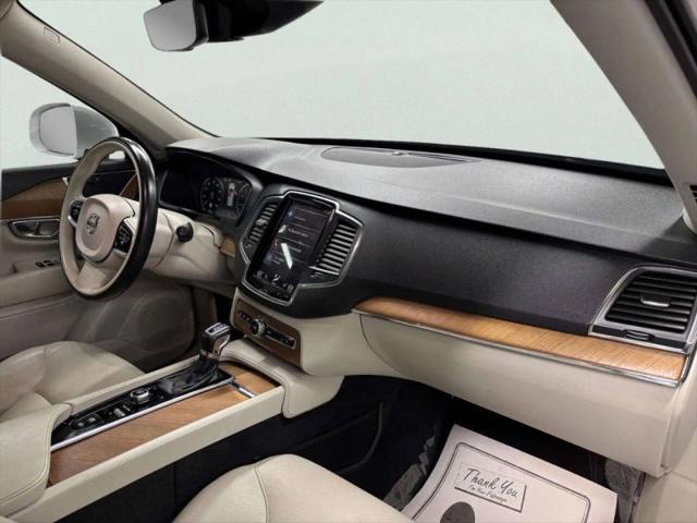 2021 Volvo XC90 T6 Momentum 7 Passenger