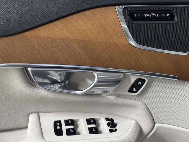 2021 Volvo XC90 T6 Momentum 7 Passenger