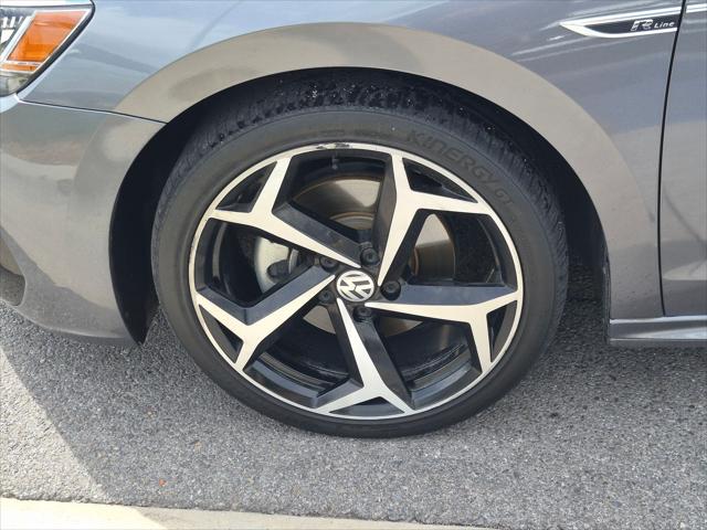 2021 Volkswagen Passat 2.0T R-Line