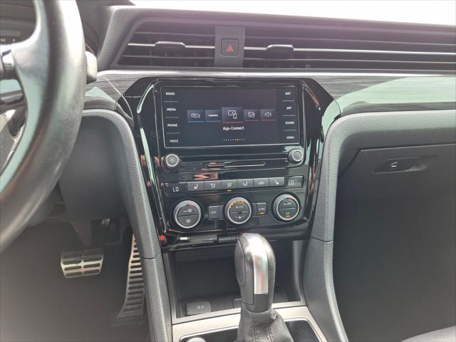 2021 Volkswagen Passat 2.0T R-Line