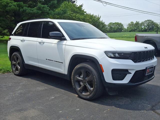 2023 Jeep Grand Cherokee Altitude 4x4 2023 Jeep Grand Cherokee Altitude 4x4