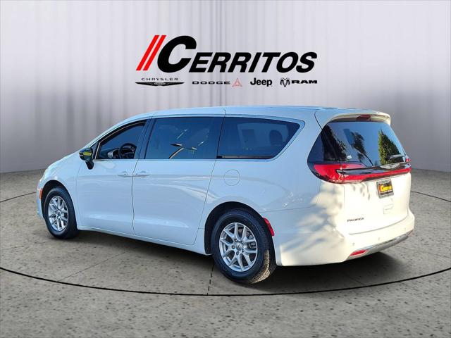 2025 Chrysler Pacifica Select