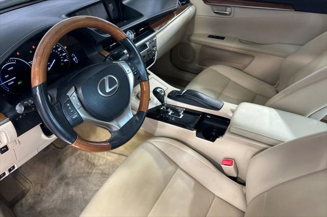 2013 Lexus ES 300h Hybrid