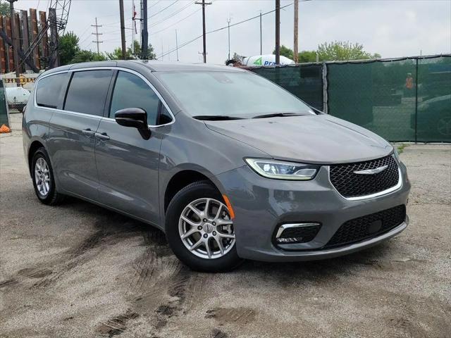 2025 Chrysler Pacifica Select for sale in Chicago, IL