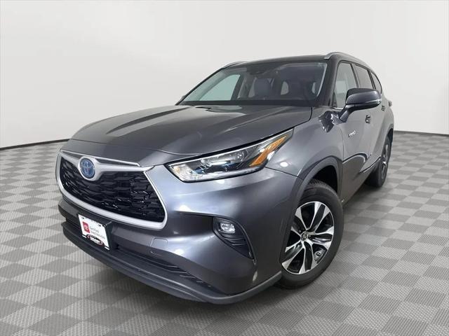 2021 Toyota Highlander Hybrid XLE for sale in Madison, WI