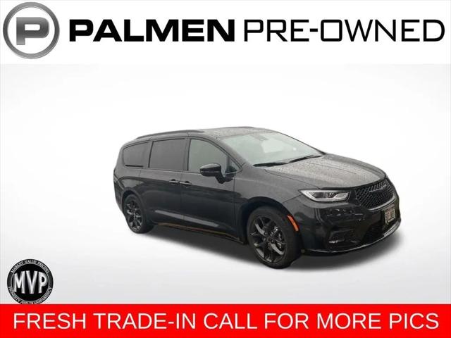 2023 Chrysler Pacifica Touring L for sale in Kenosha, WI