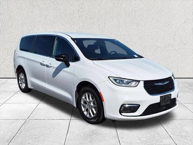 2025 Chrysler Pacifica Select for sale in Lumberton, NC