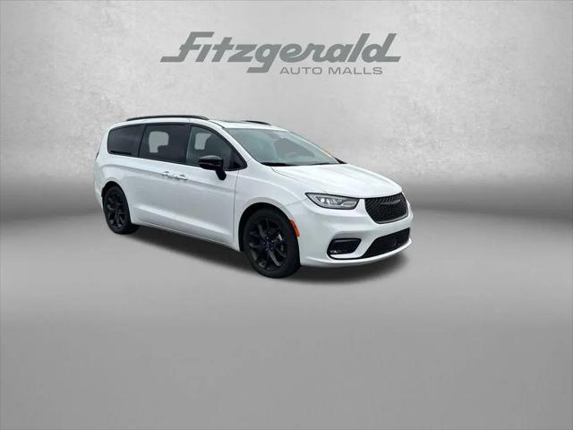 2025 Chrysler Pacifica Limited for sale in Chambersburg, PA