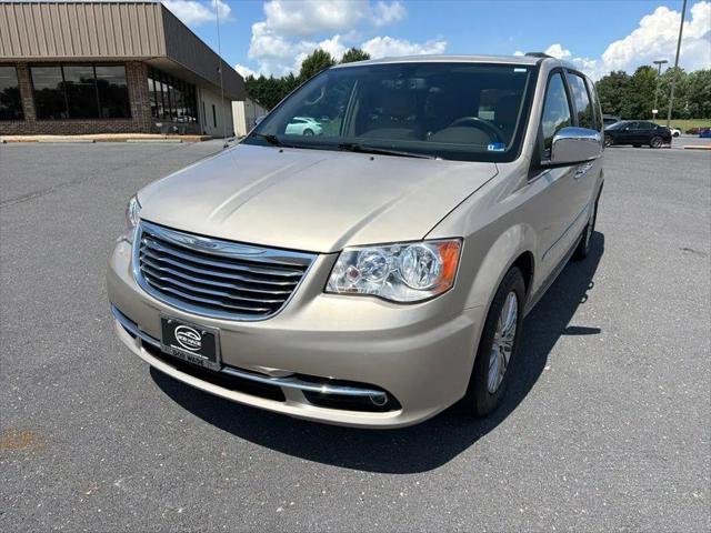 2013 Chrysler Town & Country Touring-L for sale in Harrisonburg, VA