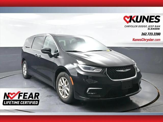 2025 Chrysler Pacifica Select for sale in Elkhorn, WI