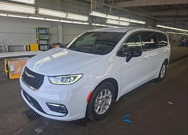 2025 Chrysler Pacifica Select for sale in Battle Creek, MI