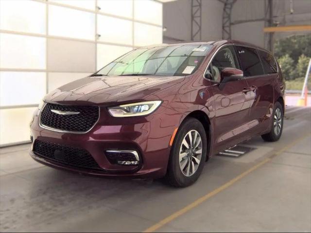 2023 Chrysler Pacifica Hybrid Touring L for sale in Battle Creek, MI