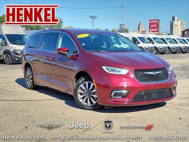 2023 Chrysler Pacifica Hybrid Touring L for sale in Battle Creek, MI