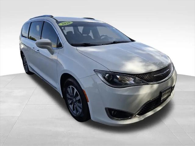 2020 Chrysler Pacifica Touring L Plus for sale in Ottawa, IL