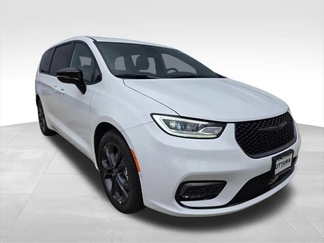 2026 Chrysler Pacifica Select for sale in Ottawa, IL